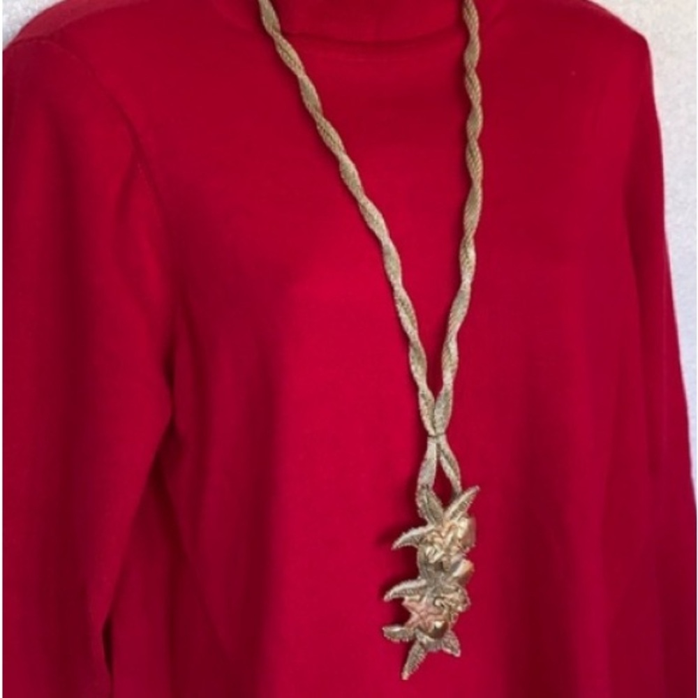 CHUNKY STARFISH NECKLACE Starfish cluster, gold tone, mesh chain. EUC